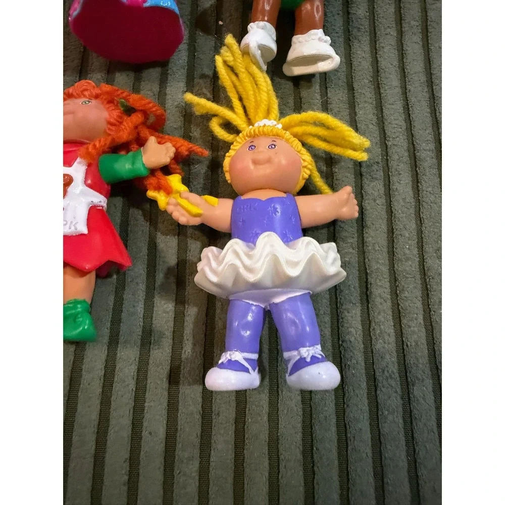 Cabbage Patch Kids six cabbage